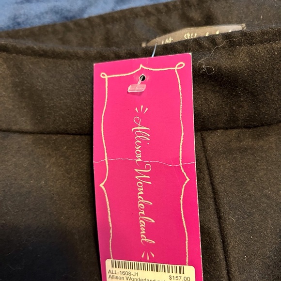 Allison wonderland acetate Black trouser shorts with Tailored Look - Picture 5 of 6